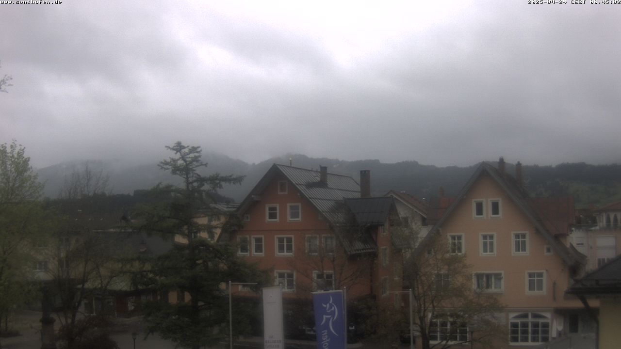 Diese Webcam in Sonthofen blickt in die Allgäuer Alpen vom Rathaus aus